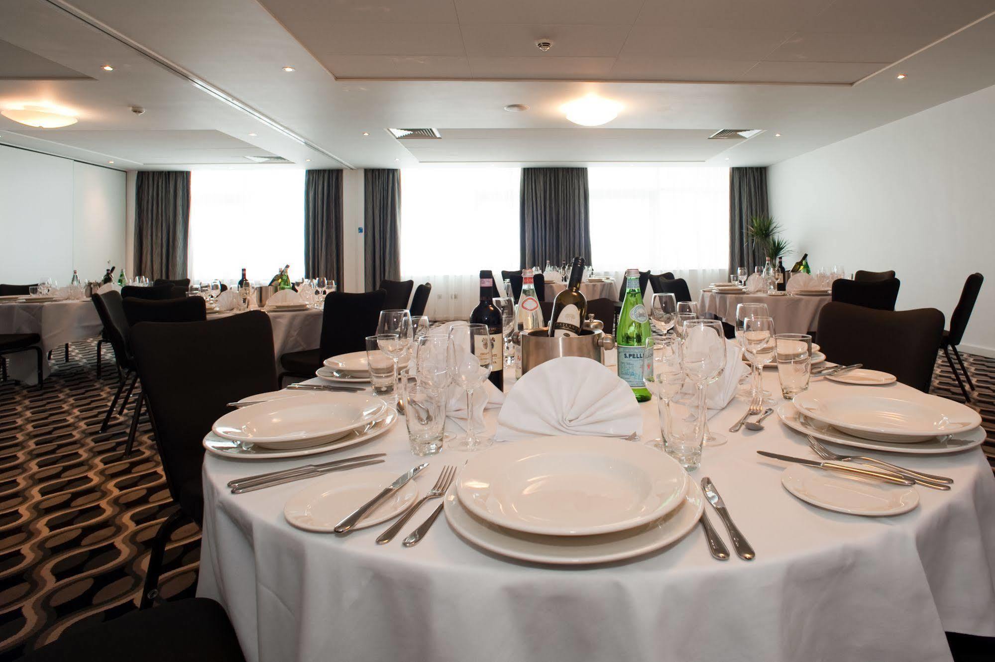 Holiday Inn Derby Riverlights By Ihg Restaurant photo